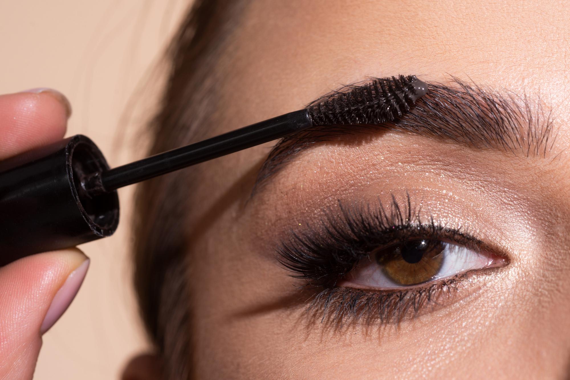 ریمل ابرو چیست؟